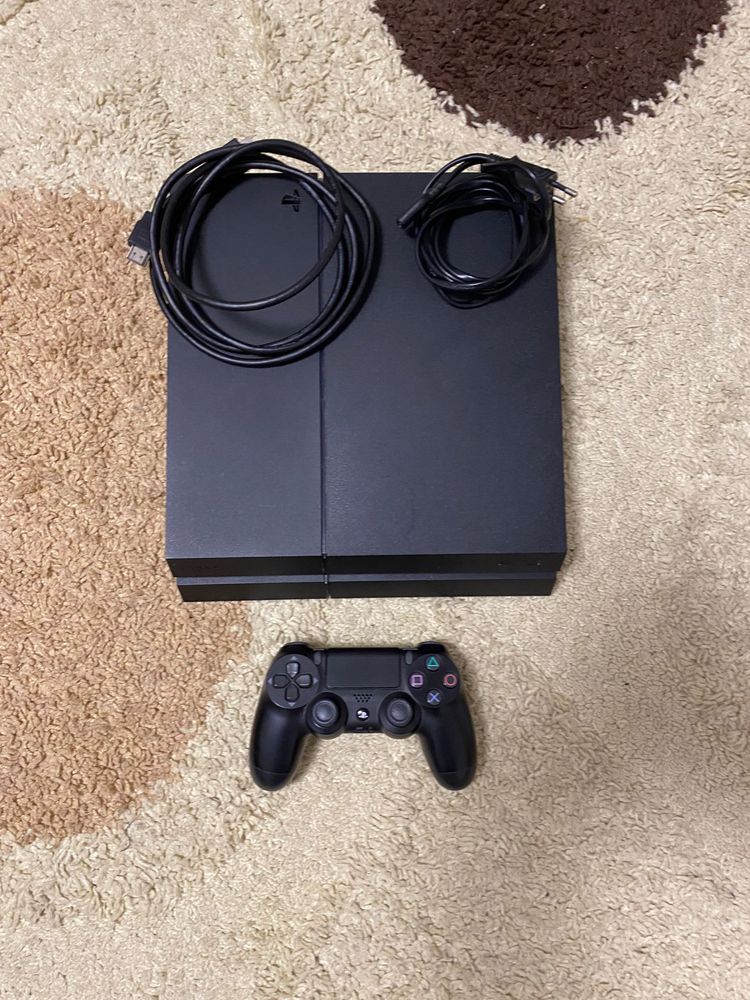 Playstation 4,  500gb, un controler+ cabluri