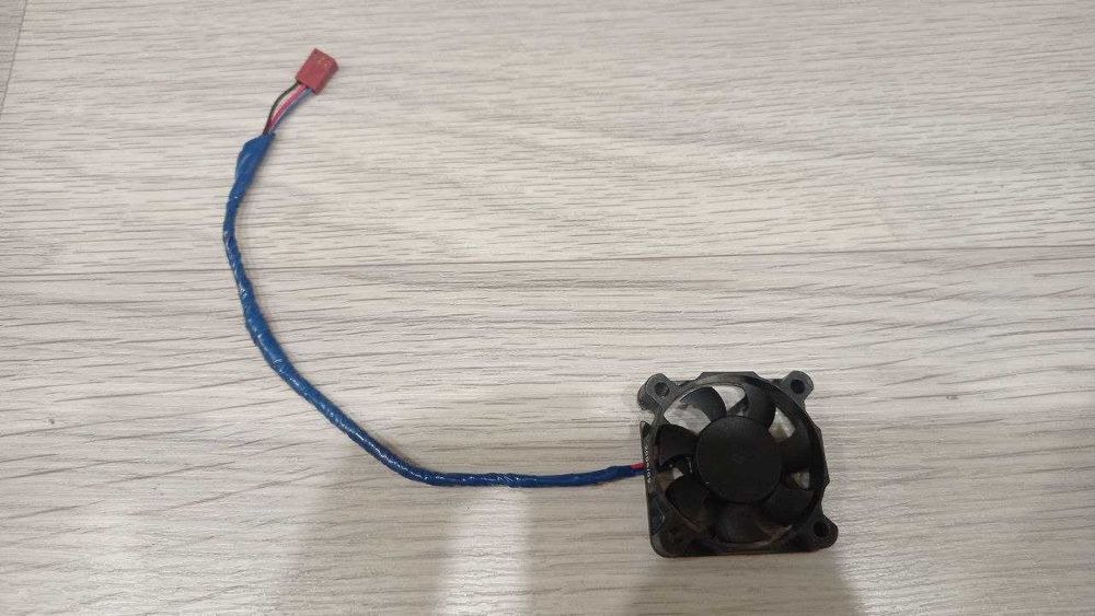 Трехпиновый DC кулер
