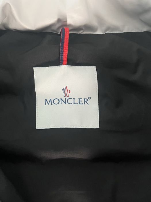 Moncler елек сив