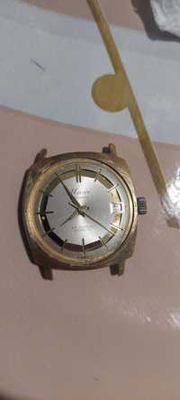 Продавам стар часовник Maui automatic