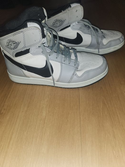 Продавам маратонки Сникърси Nike Air Jordan 1 Retro Hi