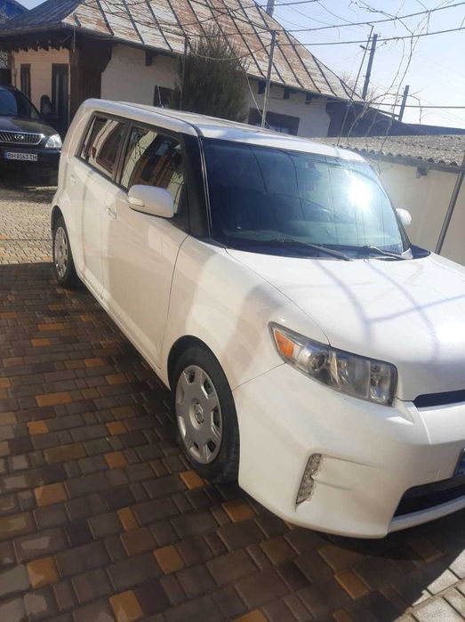 Продавам Toyota Scion, перфектно състояние
