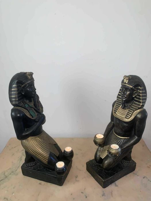 Masa cu doua statui tenta egipteana