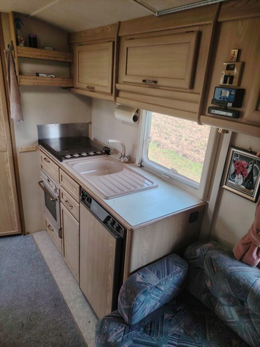 Продава се Каравана LUNAR KING 472