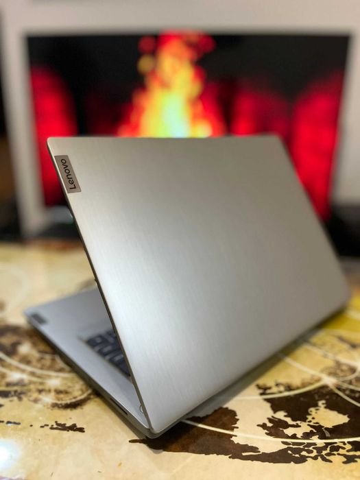 Laptop Slim Lenovo , AMD Ryzen 5 , 8 Gb RAM , 256 GB SSD , FULL HD