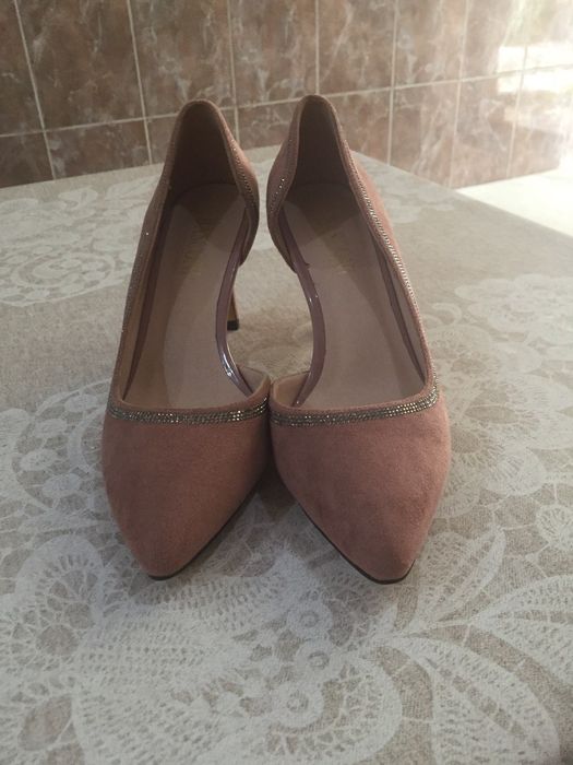 Продается новые туфли фирма Bassoni 36 размер. Цвет мокрый роза