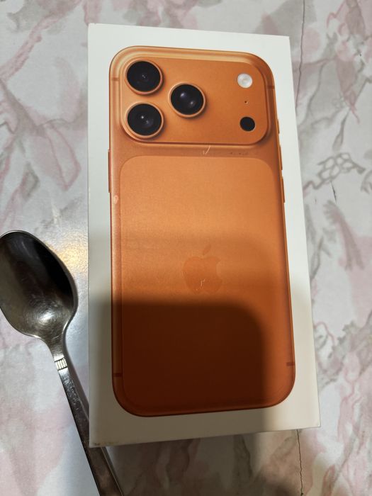 Продам ЗАпечатанный АЙФОН 17 про