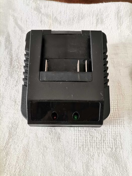 Зарядно и батерия за винтоверт Райдер