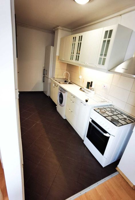 Apartament 2 camere, balcon, 430 EUR, parc Brancusi, loc parcare