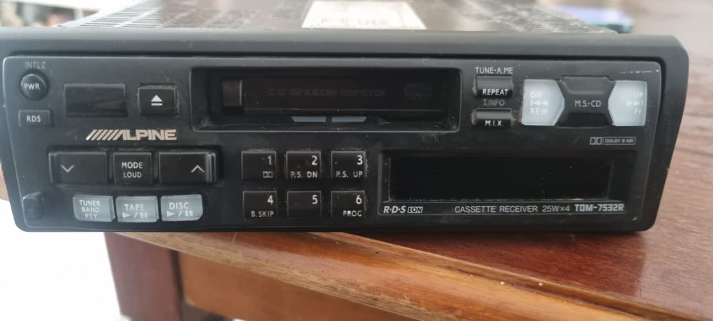 Radiocasetofon auto Alpine