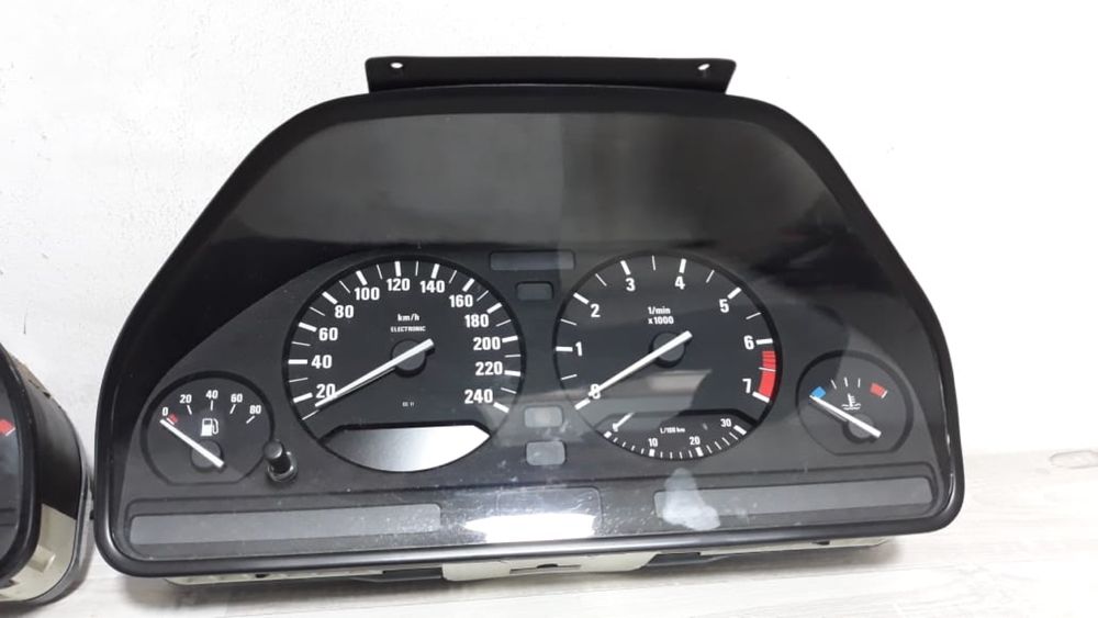 Шиток приборов 520 BMW e34