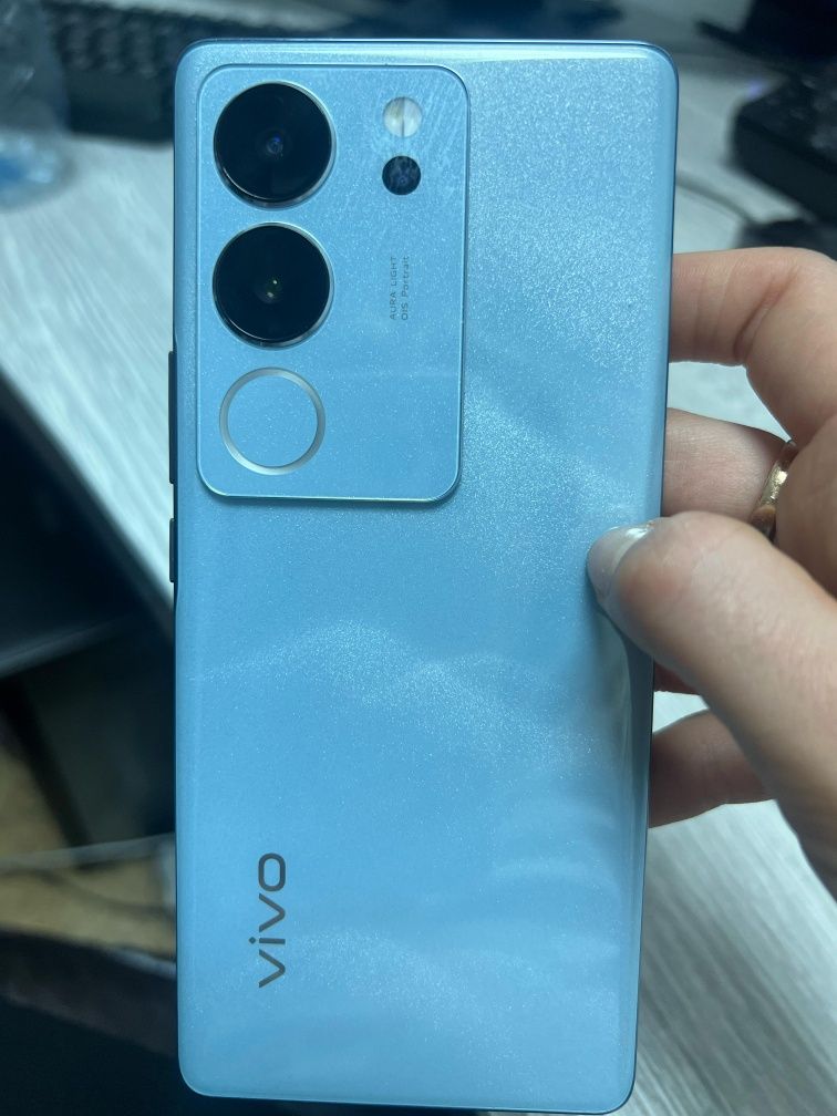 Продаю Vivo V29 новый