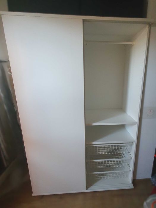 Dulap cu usi glisante Ikea - stare excelenta