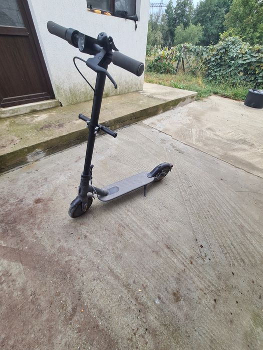 Vând trotineta electrica xiaomi 20 km/h
