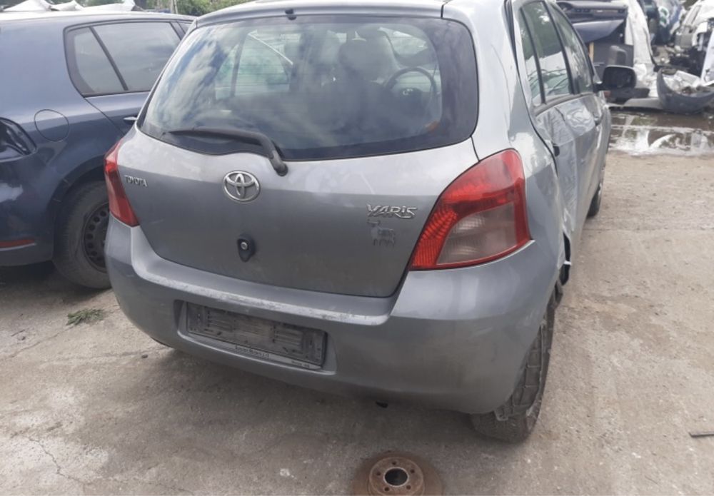 Toyota yaris 1.0 на части