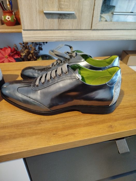 Pantofi din piele naturală lăcuită marca Portugalia