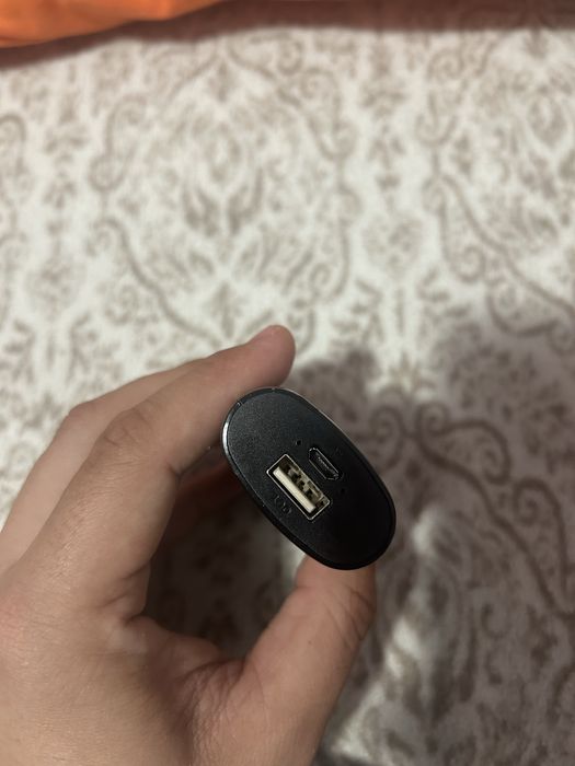 Vand 2 beterii externe la pachet!