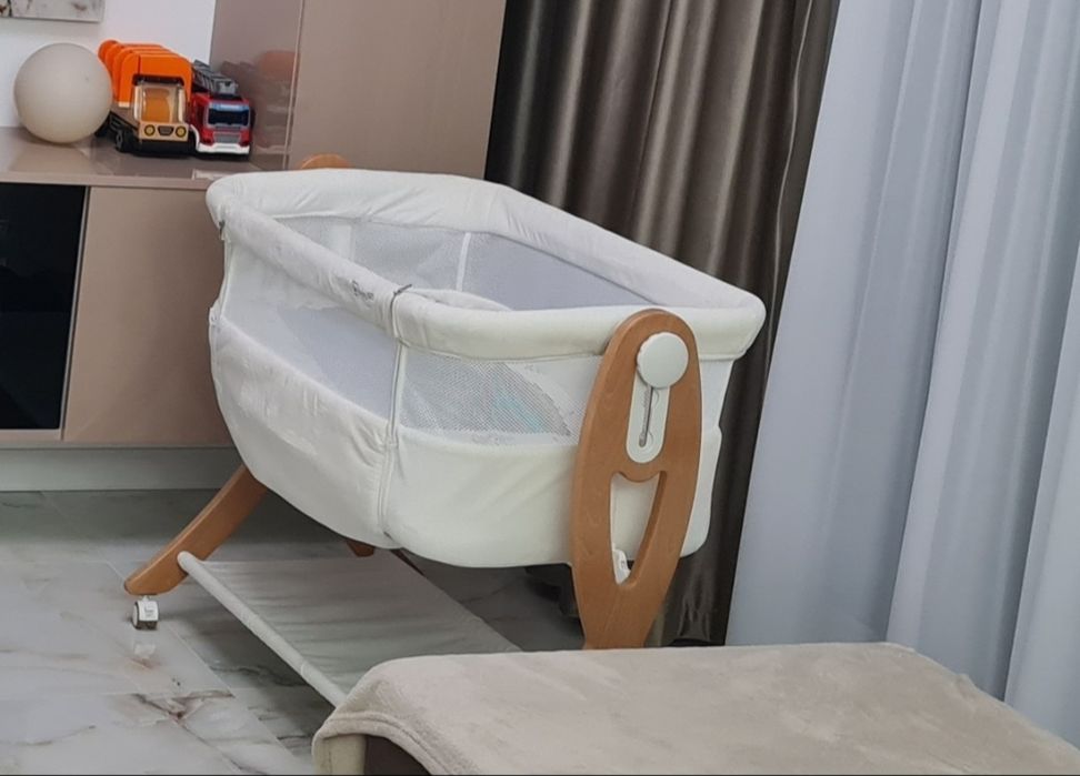 Pătuț co-sleeper