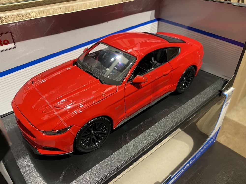 MAISTO FORD MUSTANG an 2015 machetă auto scara 1:18