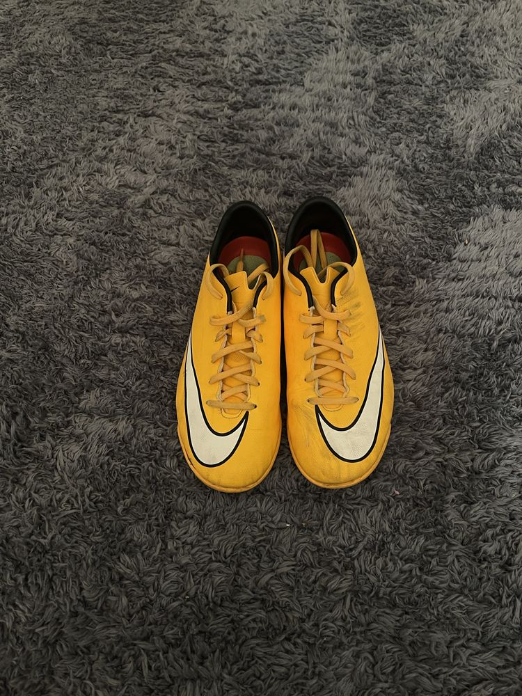 Ghete de fotbal Nike Mercurial