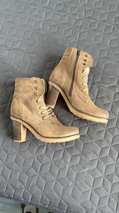 Кожени дамски боти от естествен велур с подплата от каракул