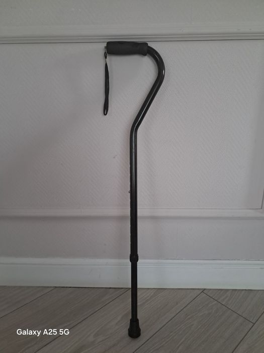 Трость металлическая регулируемая по высоте.