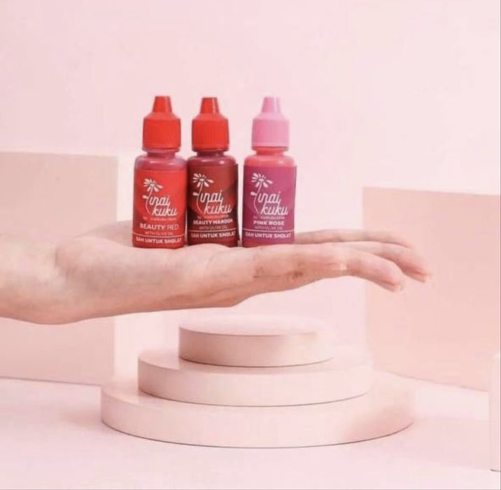 Хна қизил рангда. 100% халол. Ялтираб лакдака туради