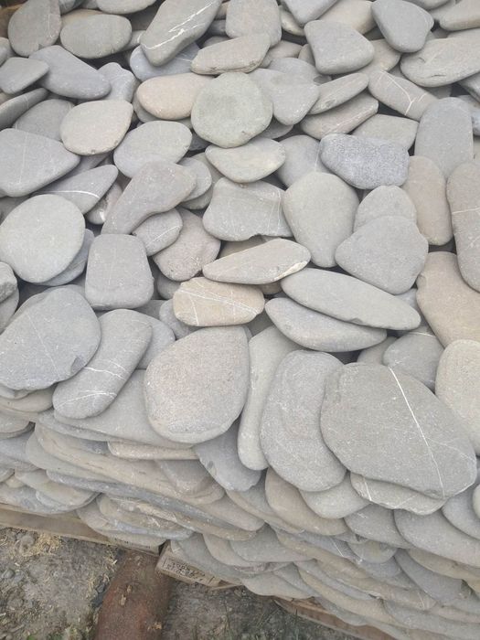 Vând și montez piatra de Rau