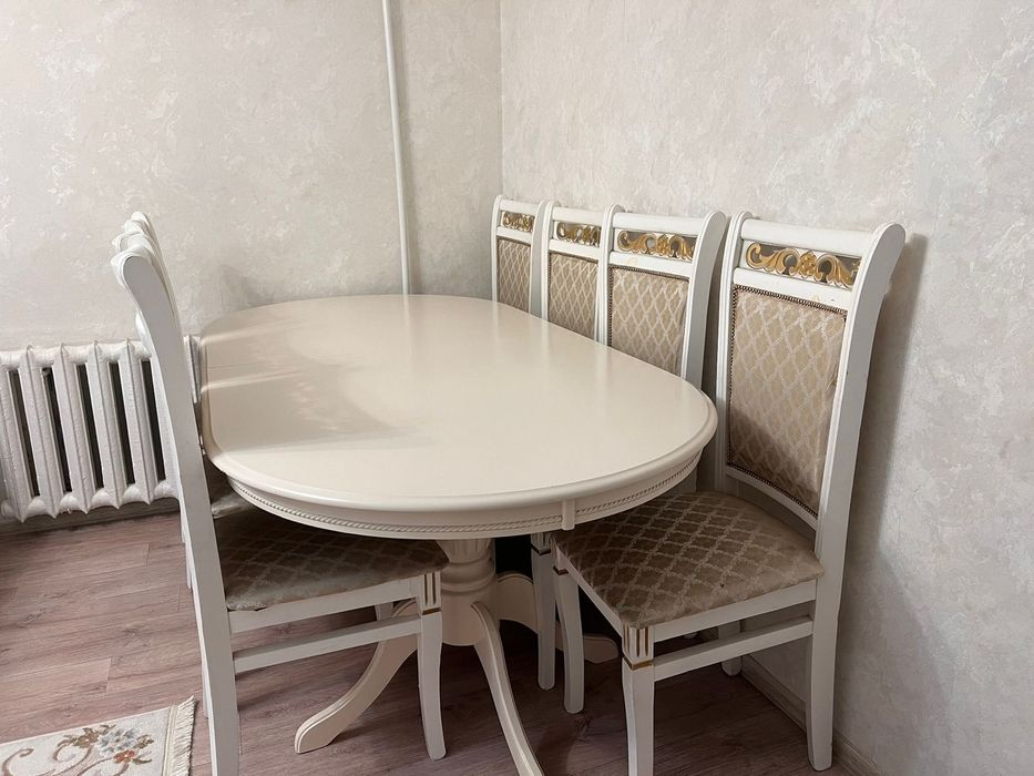 Срочно продам стол с стульями