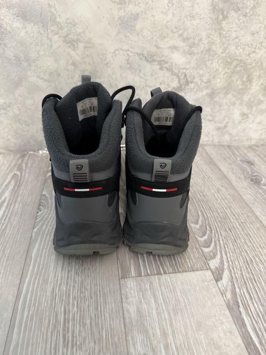 Ботинки зимние.