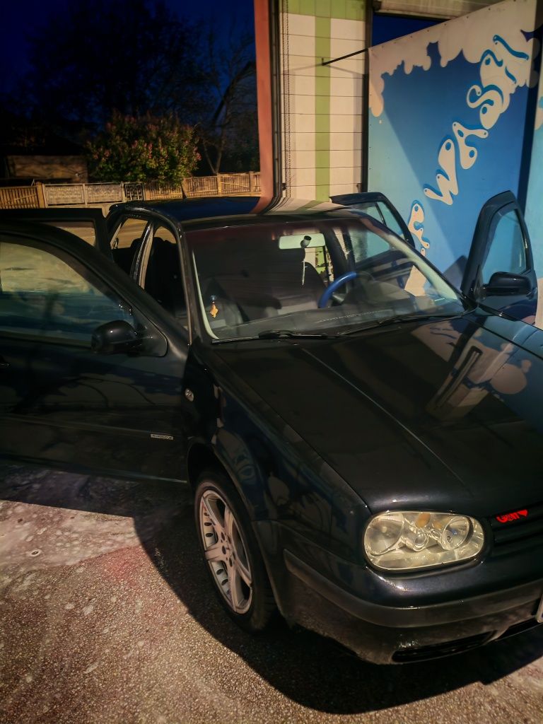 Vand golf 4  sau schimb cu Smart