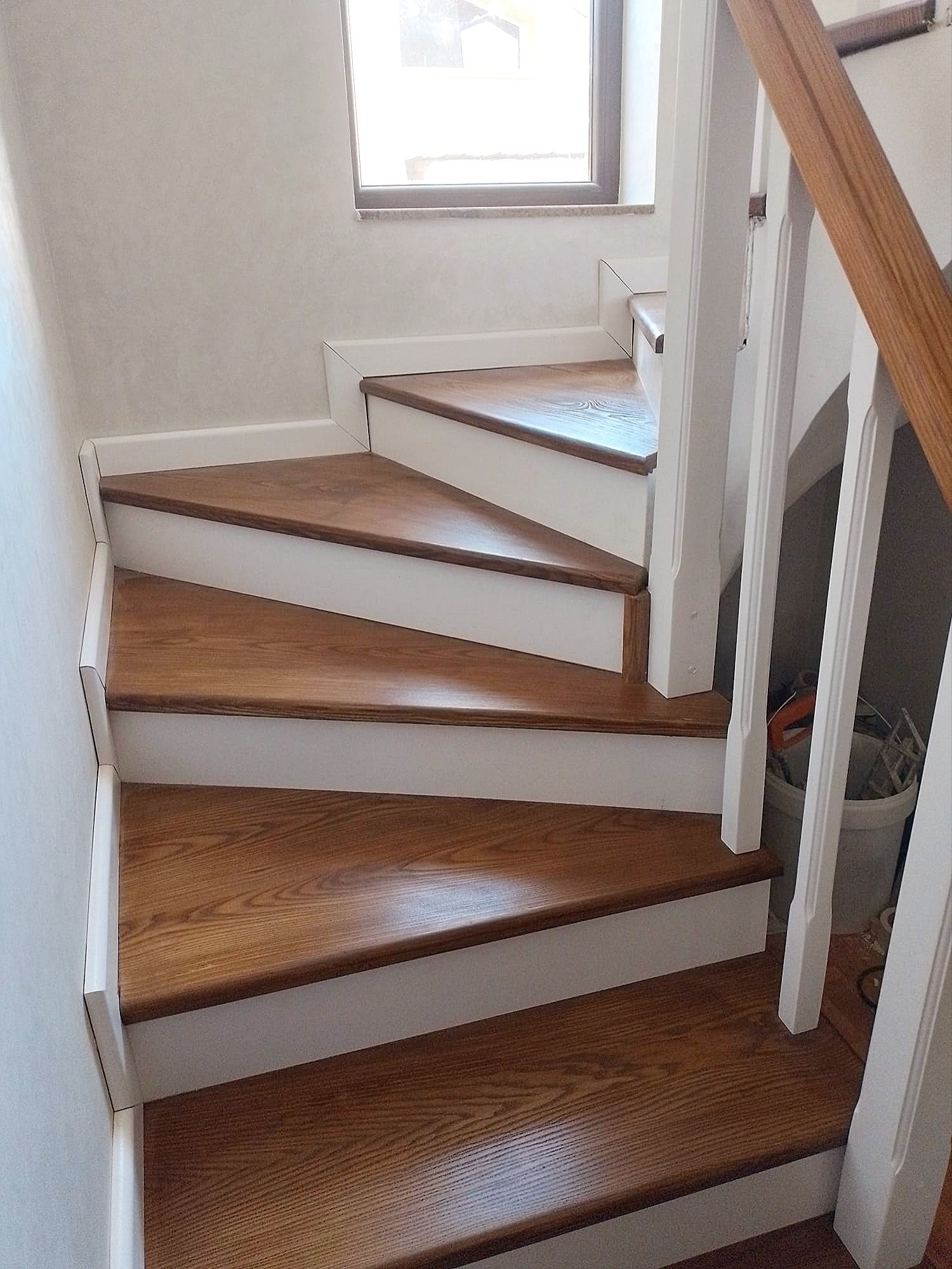 Producător scări lemn masiv