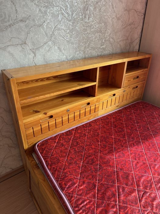 Кровать без матраса