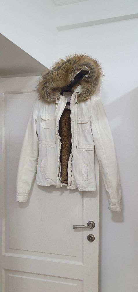 Куртки зима/ весна 42/44 размер