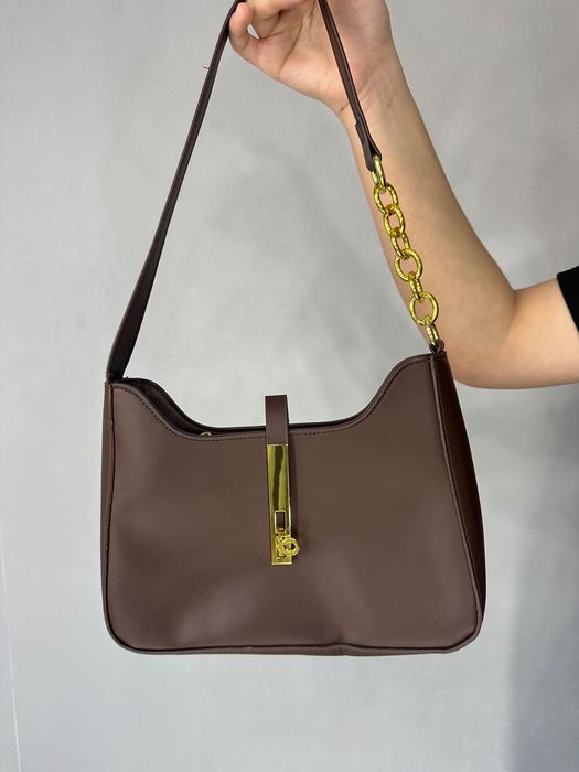 Женская сумка куплена недавно