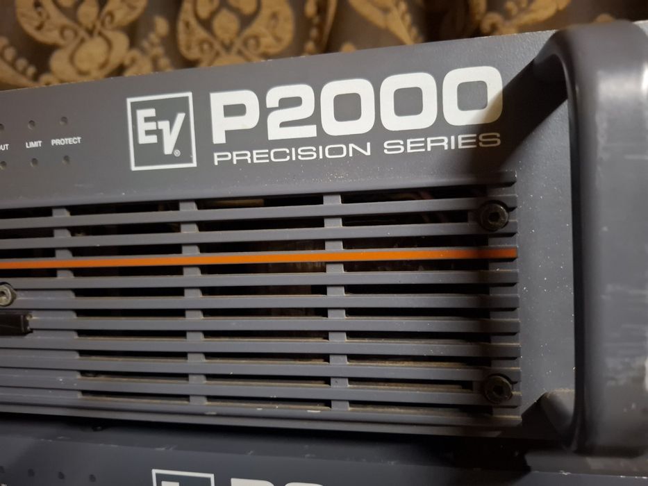 Продавам Професионален усилвател Electro-Voice P2000