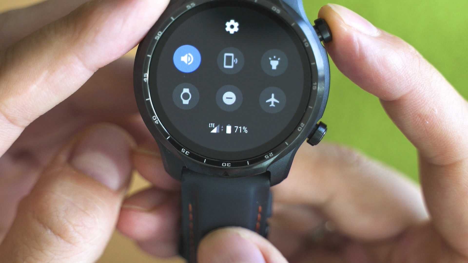 Ticwatch Pro 3 LTE - почти нов