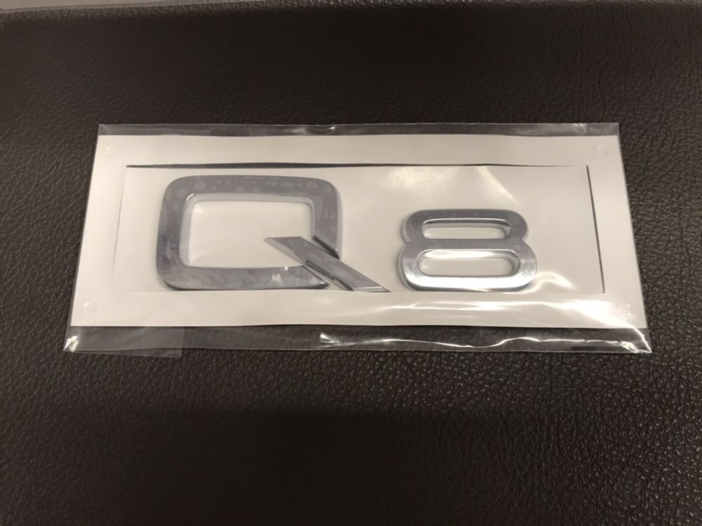 Emblema Audi Q8