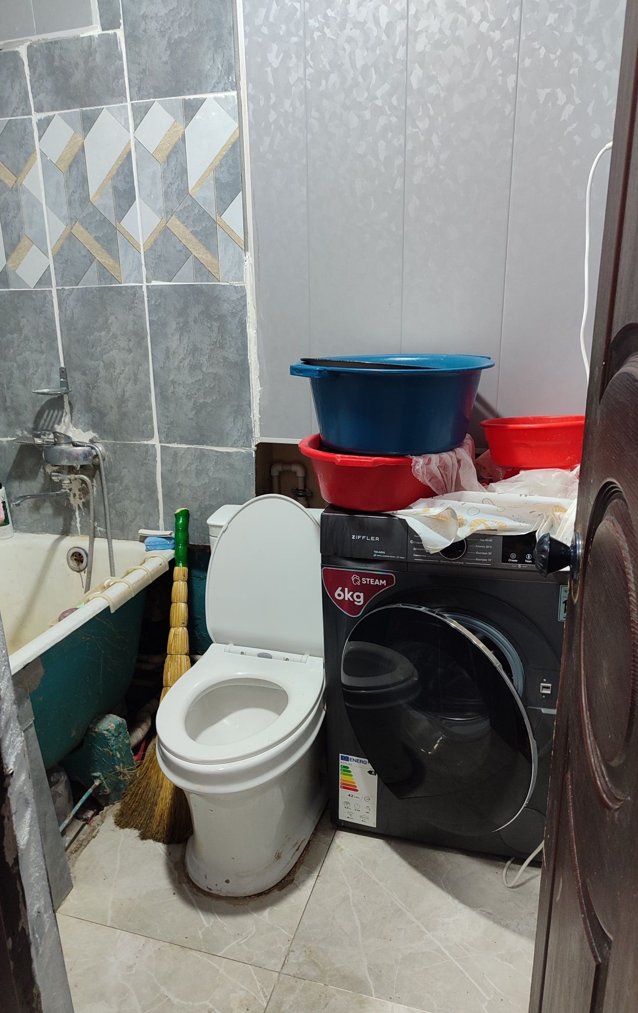 Продается 2х ком квартира на Максима Горького