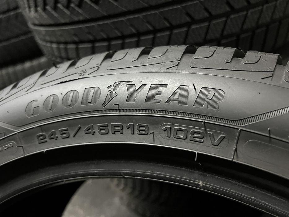 Като Нови! 245/45/19 Good Year