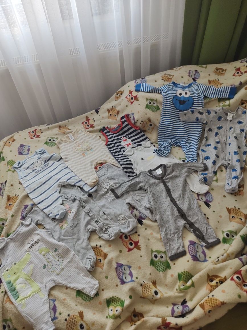 Vând hăinuțe bebe purtate de câteva ori