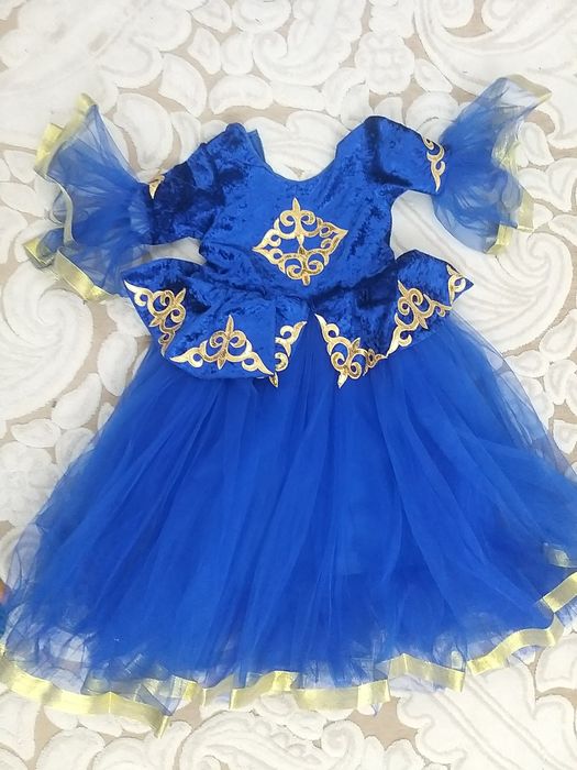 Продам платье для девочки на 7-8лет