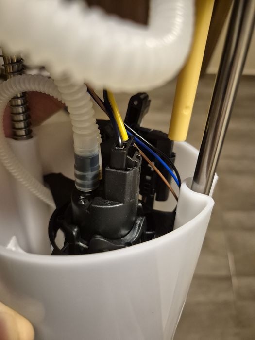 Pompa benzina golf 5 1.4 FSI Hella