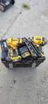 set pistoale de cuie dewalt brushless