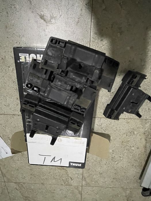 Kit Thule prindere pe bare integrate si kit Wingbar Evo pentru BMW