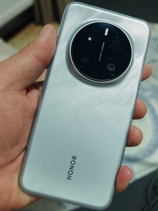 Продам срочно телефон HONOR MAGIC 7 PRO в идеальном состоянии