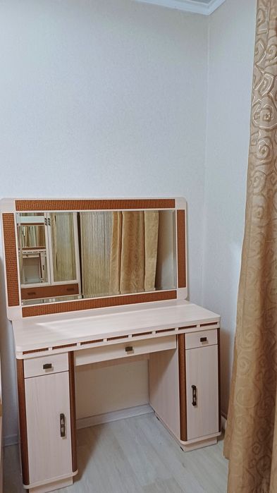 Продам спальный гарнитур