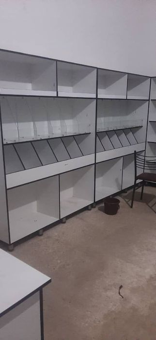 Doʻkon uchun polkalar tez va arzon sotiladi