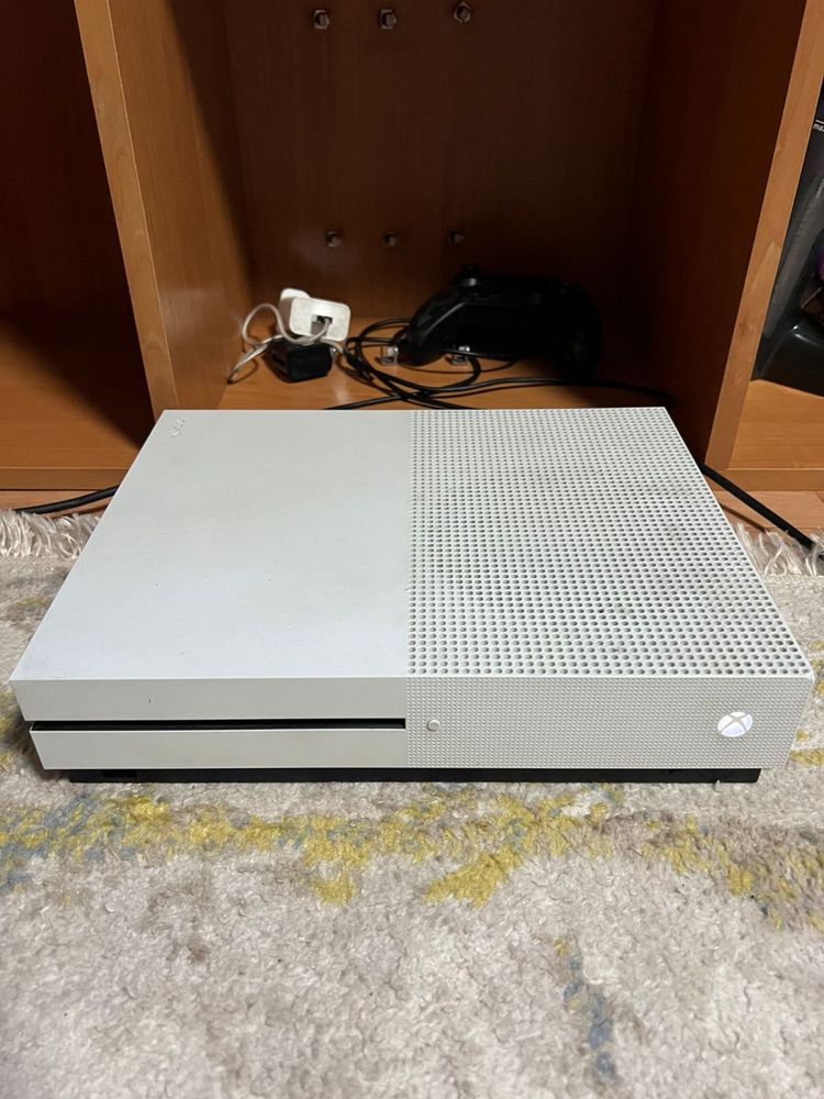 Xbox one s в отличном состоянии