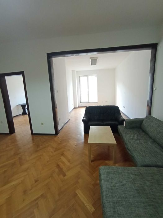 Частно лице отдава тристаен апартамент, 100 кв.м, Идеален Център